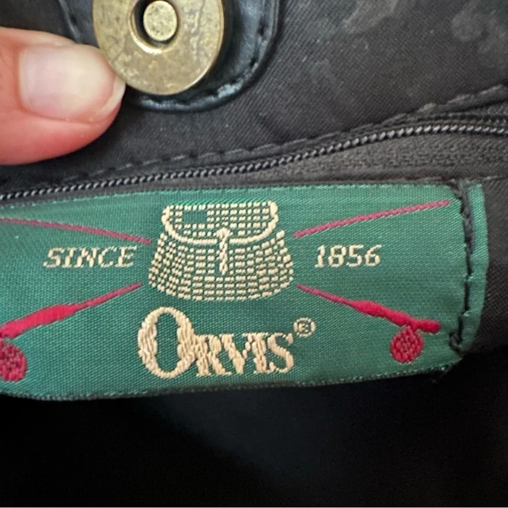 Orvis vintage leather crossbody shoulder bag.